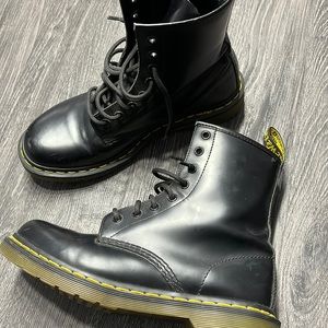 Dr. Martens 🦇🖤